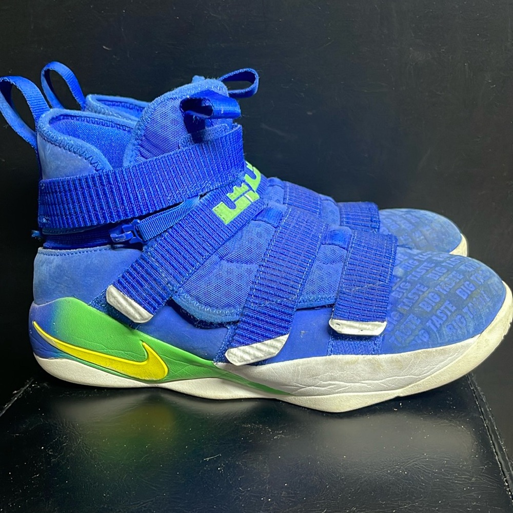 Nike Lebron Soldier XI Flyease
